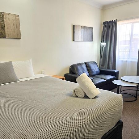 Ascot Lodge Motor Inn Kingaroy Bagian luar foto