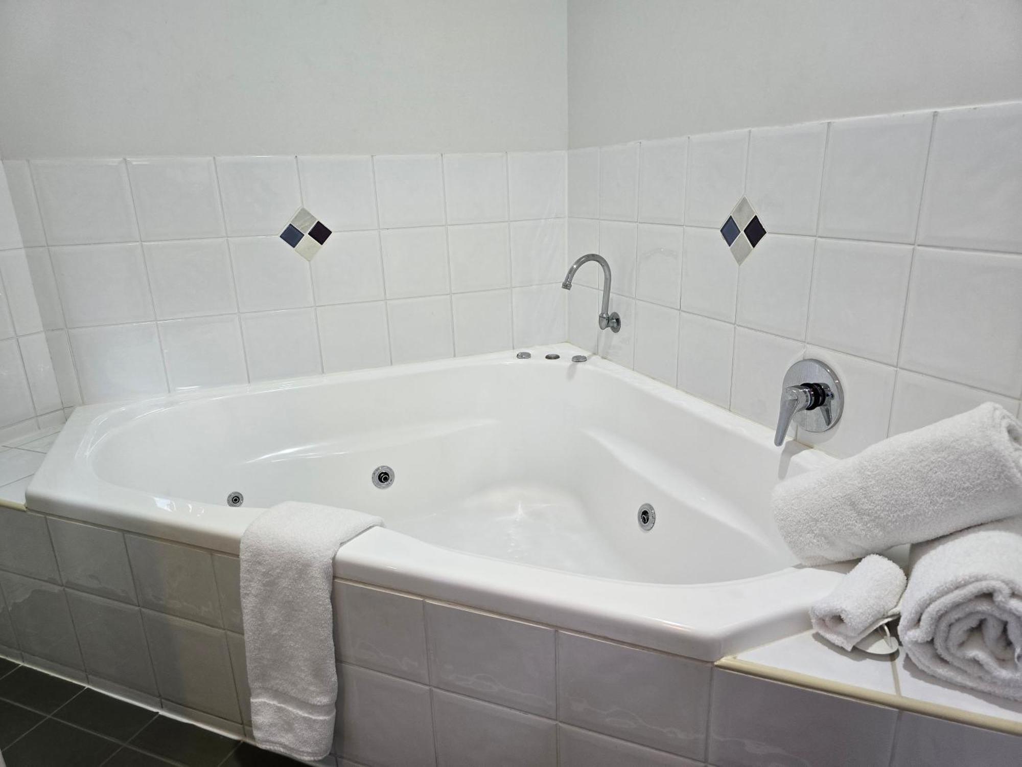 Ascot Lodge Motor Inn Kingaroy Bagian luar foto