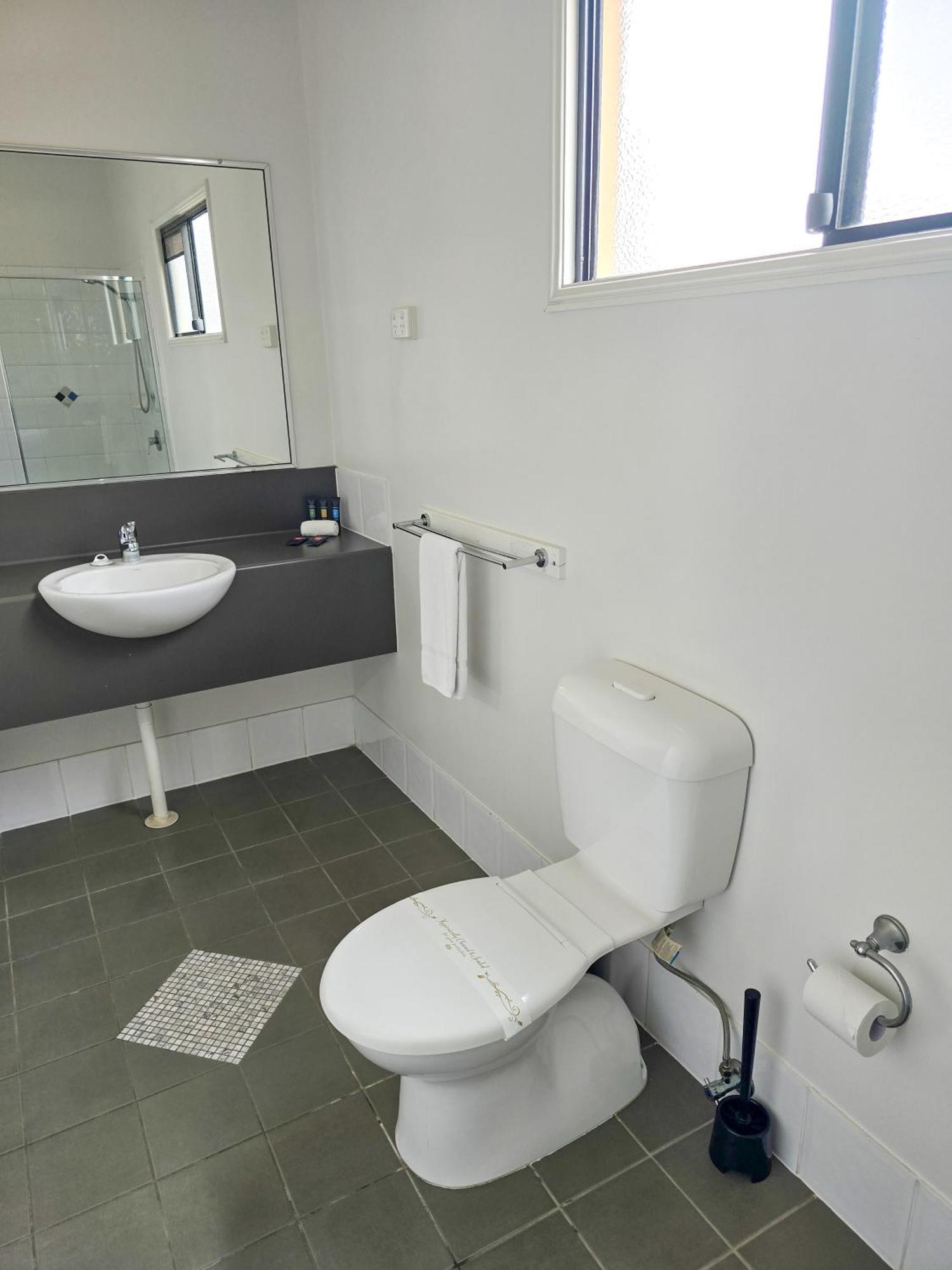 Ascot Lodge Motor Inn Kingaroy Bagian luar foto