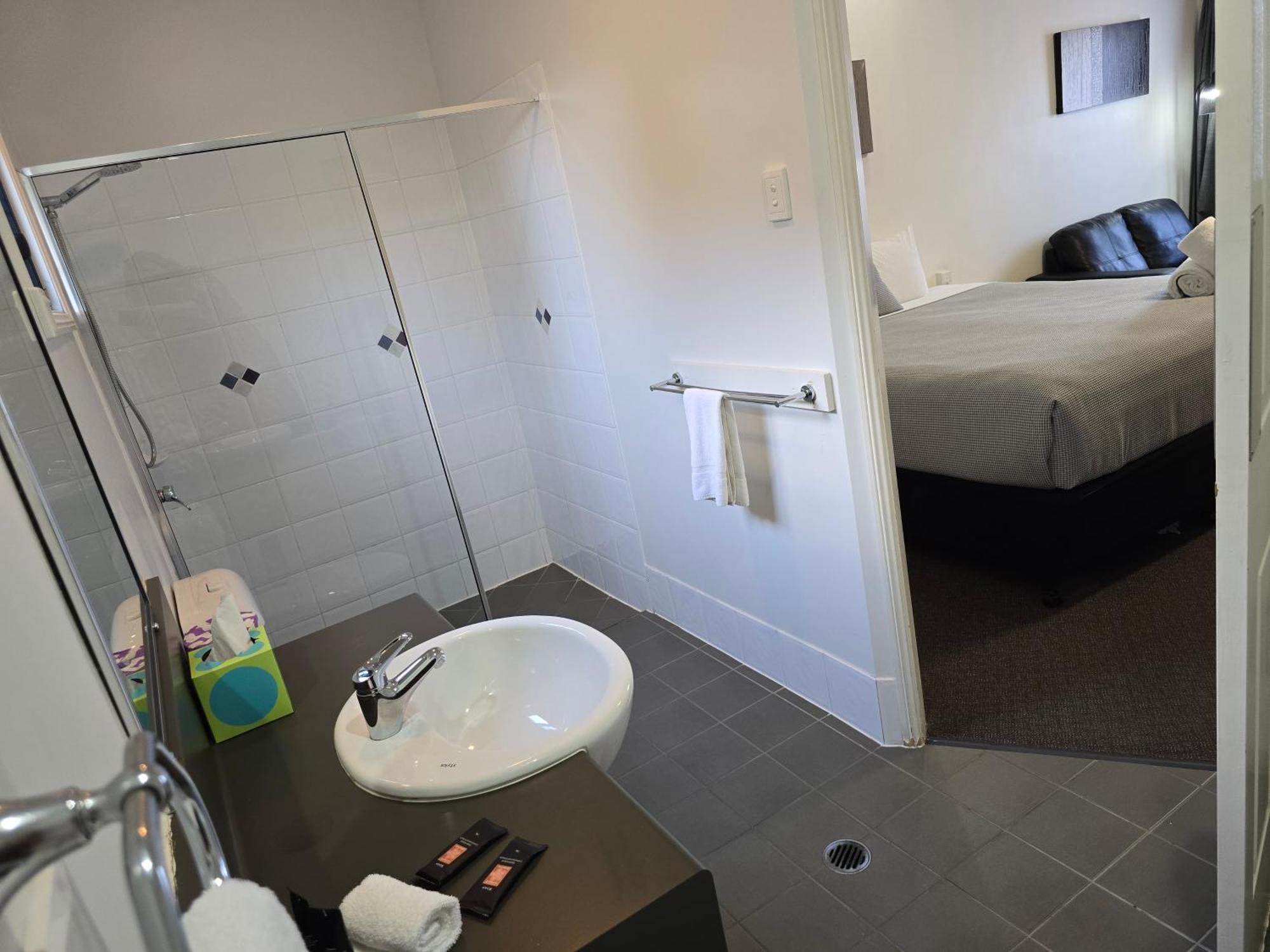 Ascot Lodge Motor Inn Kingaroy Bagian luar foto