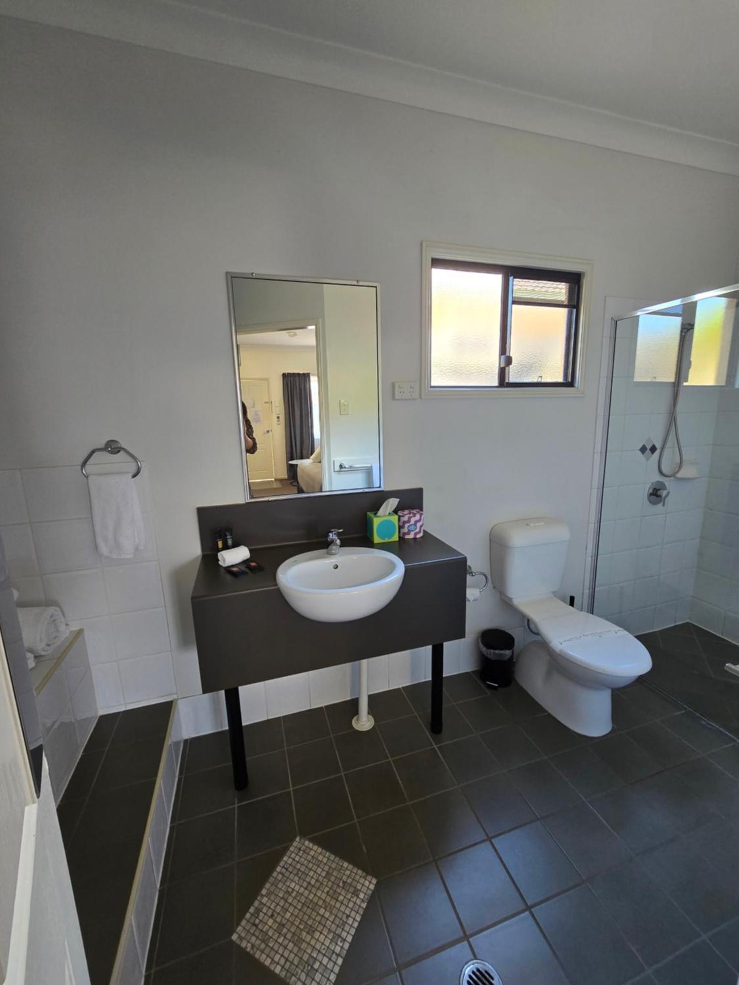 Ascot Lodge Motor Inn Kingaroy Bagian luar foto