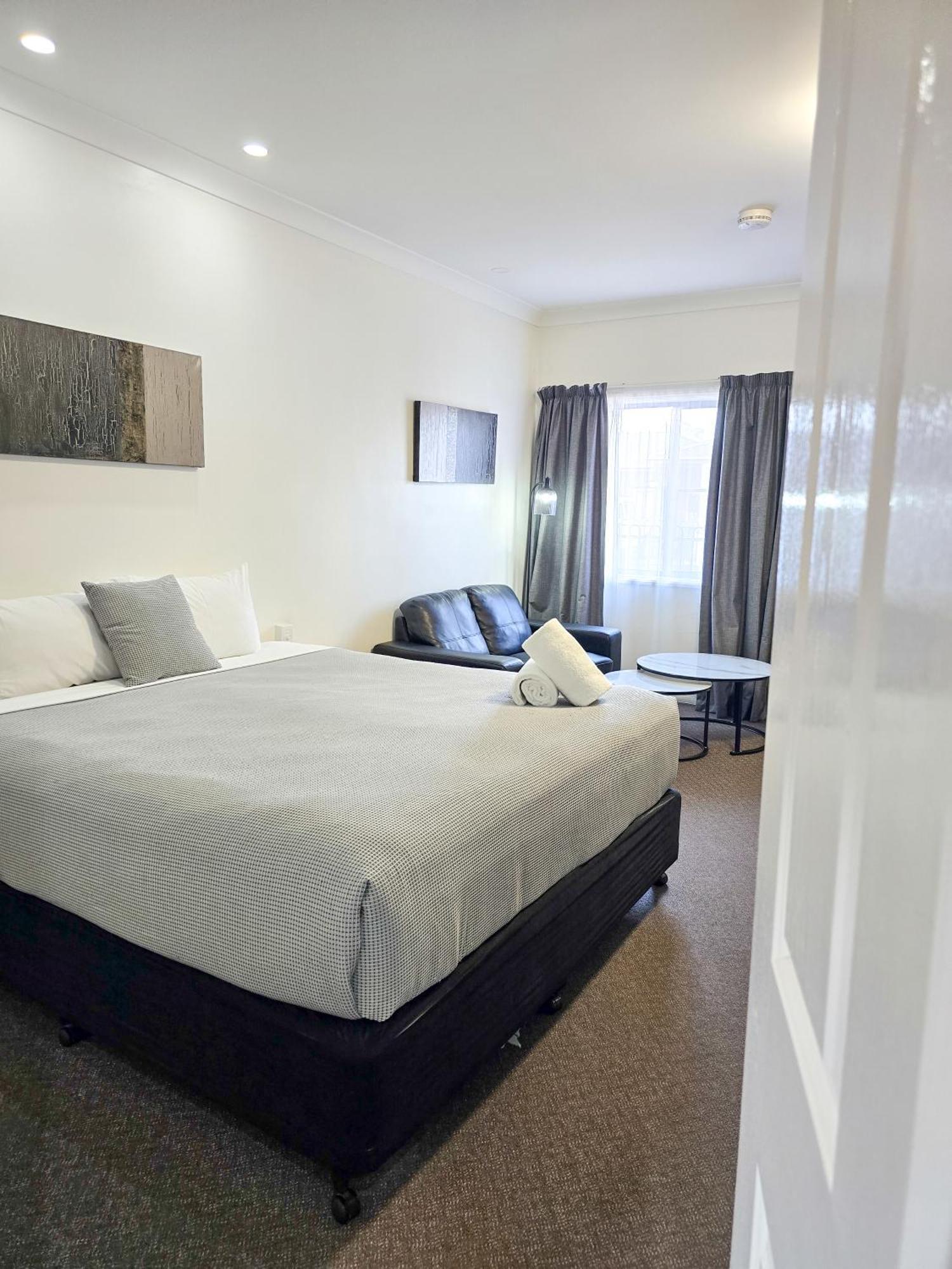 Ascot Lodge Motor Inn Kingaroy Bagian luar foto