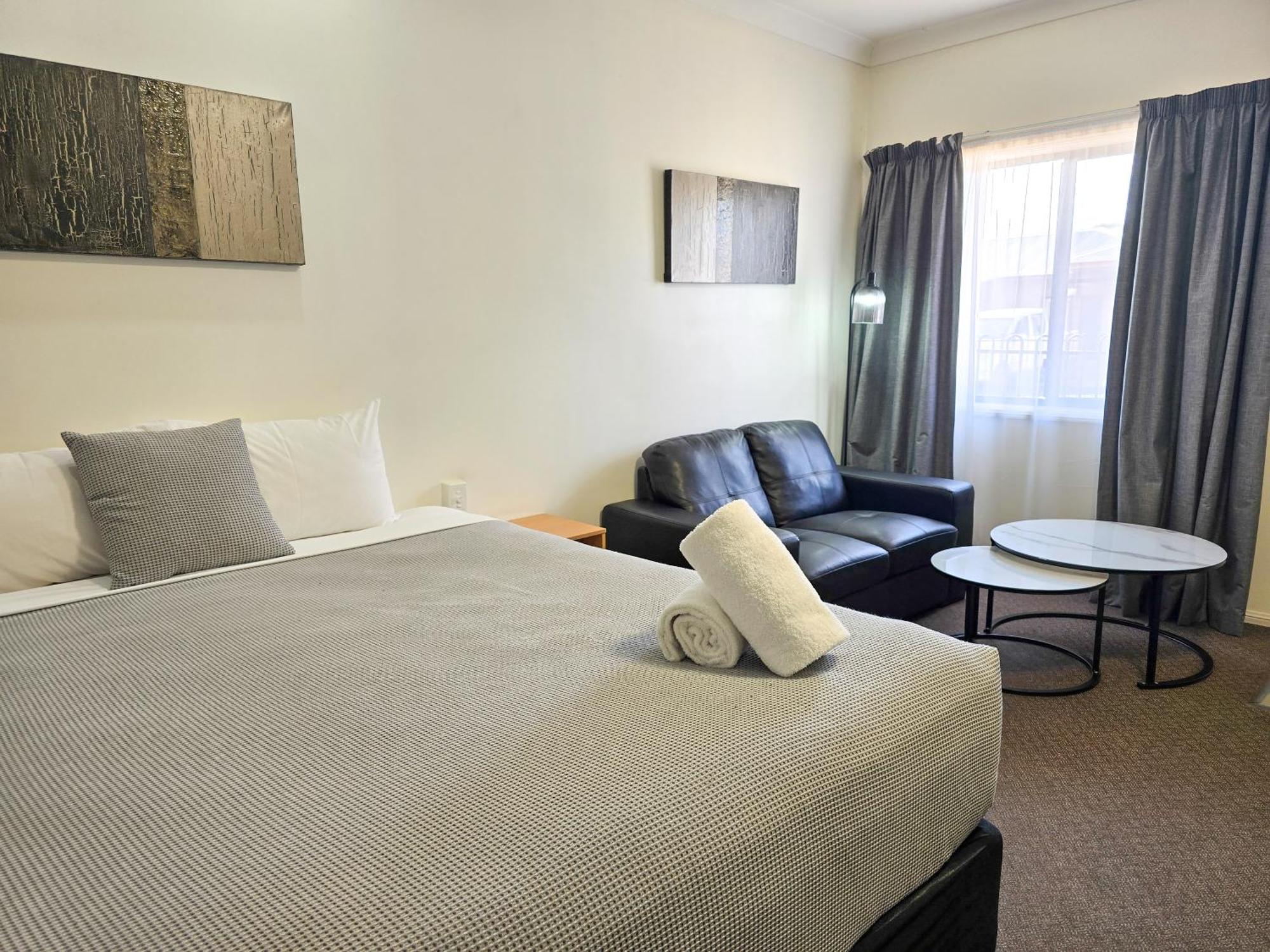 Ascot Lodge Motor Inn Kingaroy Bagian luar foto