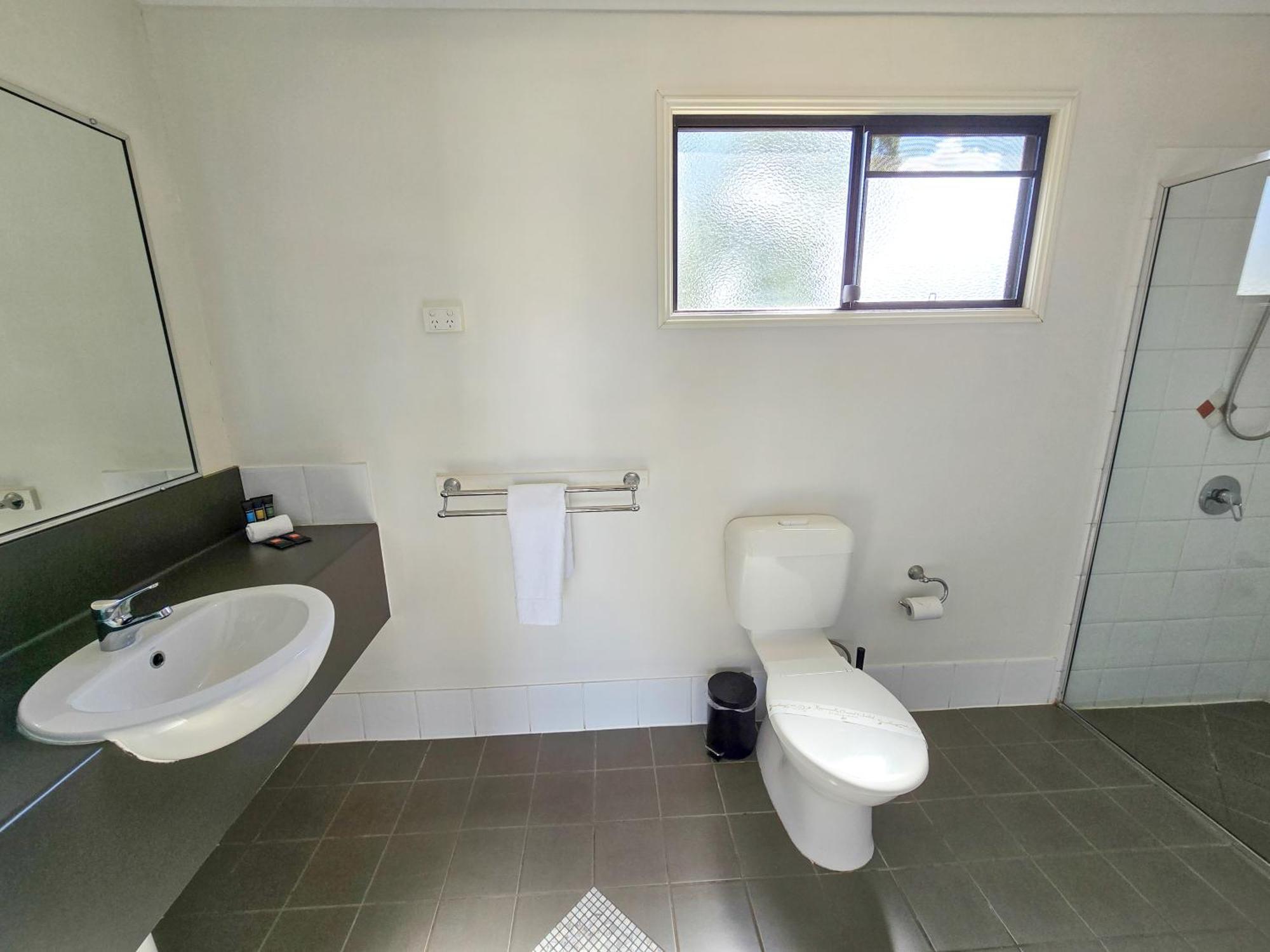 Ascot Lodge Motor Inn Kingaroy Bagian luar foto