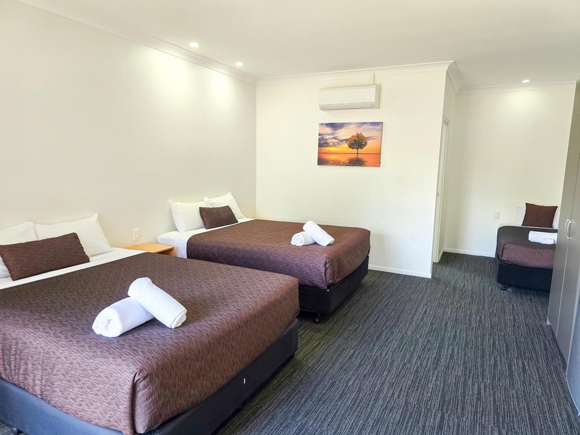 Ascot Lodge Motor Inn Kingaroy Bagian luar foto