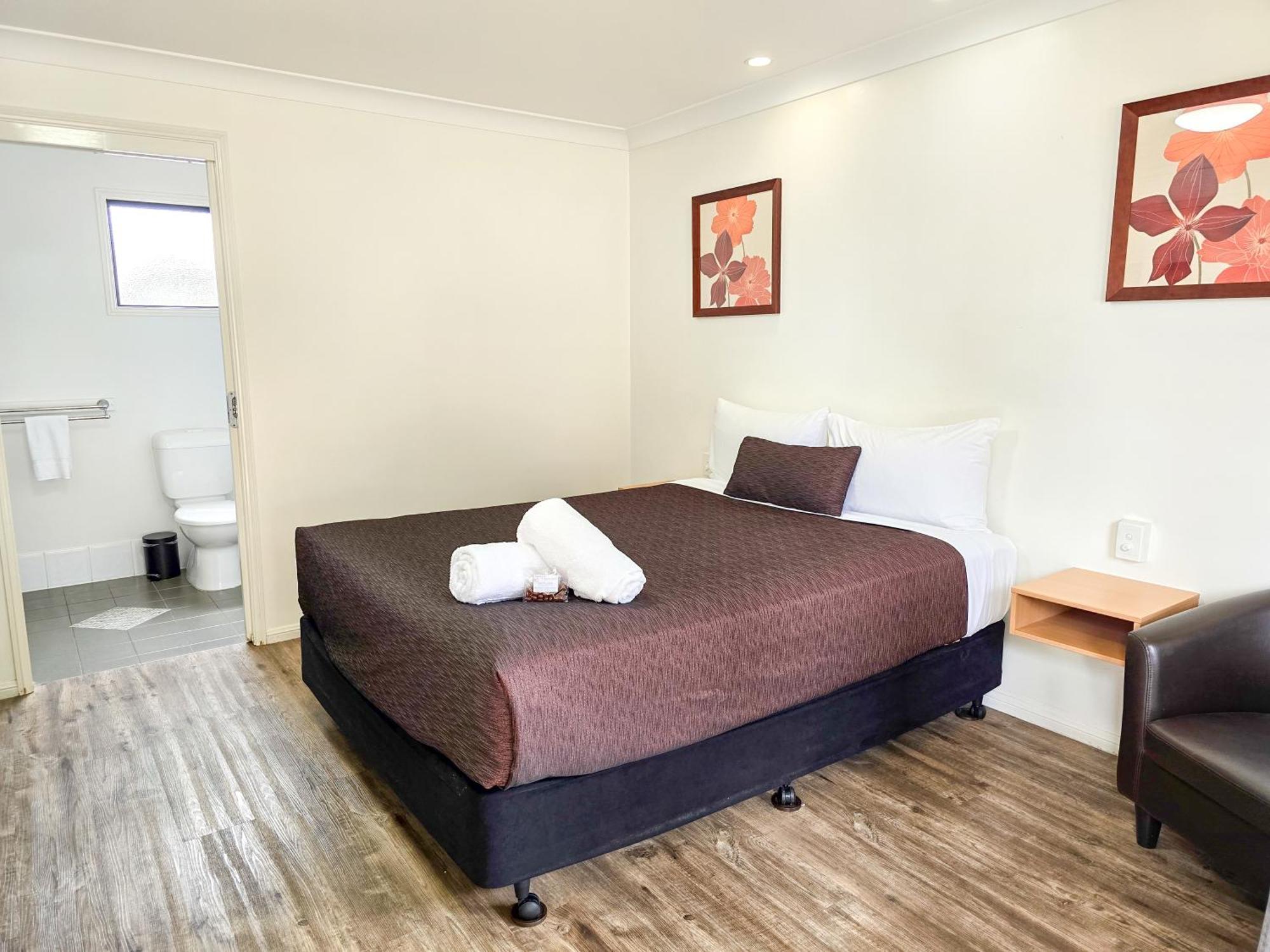 Ascot Lodge Motor Inn Kingaroy Bagian luar foto
